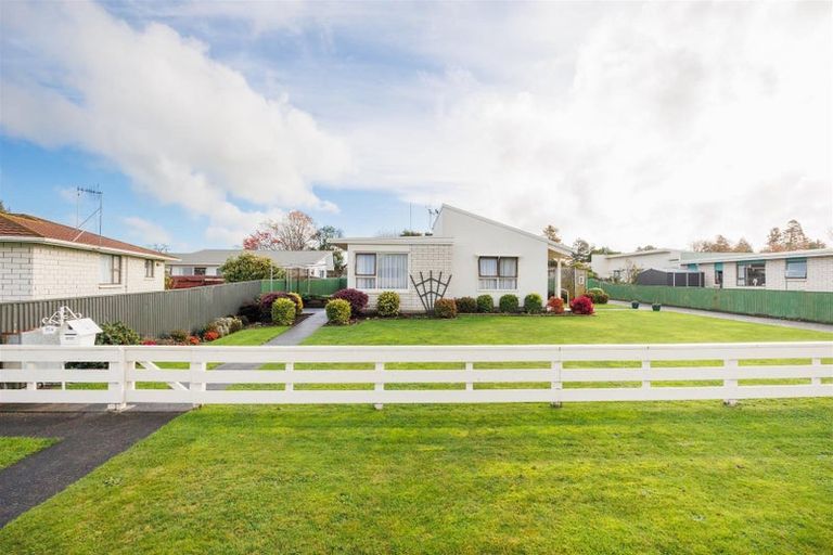 Photo of property in 12a Oxford Street, Marton, 4710