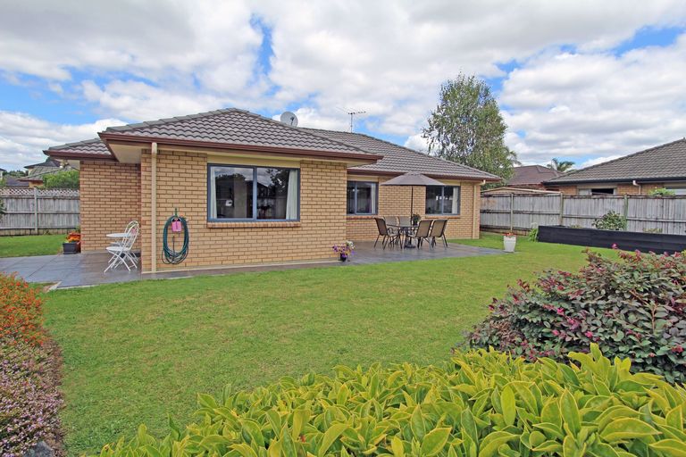 Photo of property in 15 Greta Banks Place, Wattle Downs, Auckland, 2103