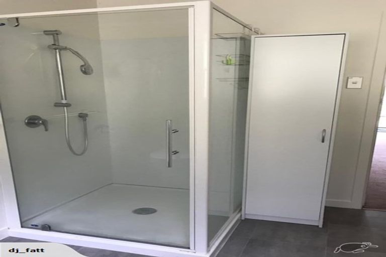 Photo of property in 2/16 Redwood Avenue, Tawa, Wellington, 5028