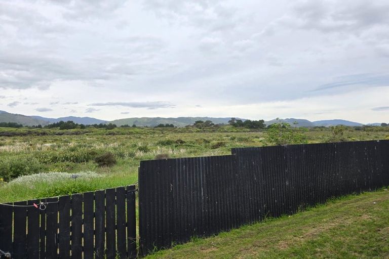 Photo of property in 42 Rutherford Drive, Waikanae Beach, Waikanae, 5036