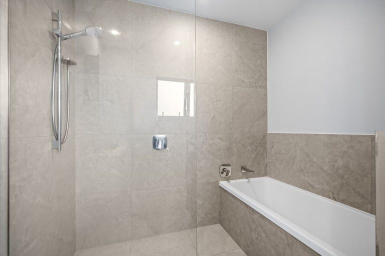 Photo of property in 28 John Dee Crescent, Red Beach, 0932