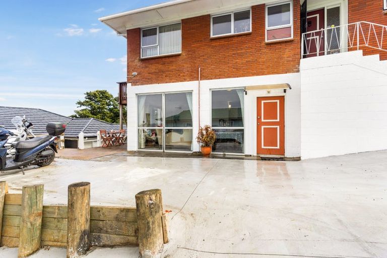 Photo of property in 42 Ellesmere Crescent, Pakuranga Heights, Auckland, 2010