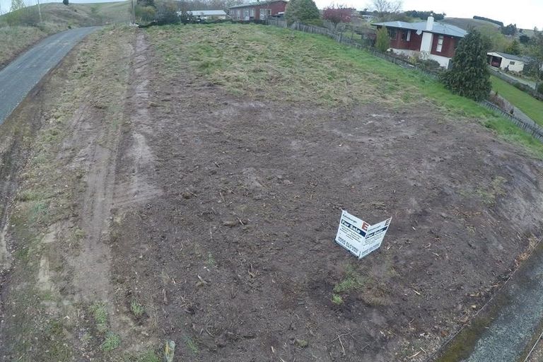 Photo of property in 2 Canna Street, Lawrence, 9532