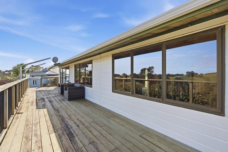 Photo of property in 17a Saint Ives Grove, Whalers Gate, New Plymouth, 4310