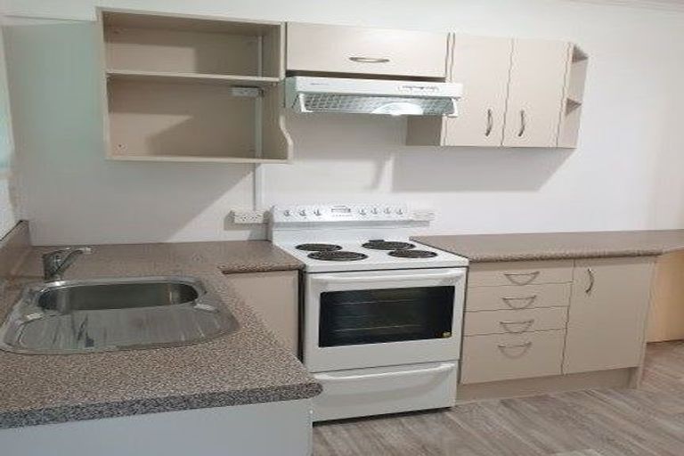 Photo of property in 2/14 Doris Gordon Crescent, Crofton Downs, Wellington, 6035