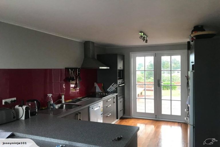 Photo of property in 28 Woodleigh Street, Frankleigh Park, New Plymouth, 4310