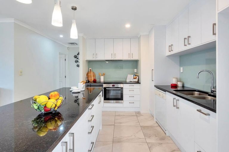 Photo of property in 27 Gendo Avenue, Henderson, Auckland, 0612