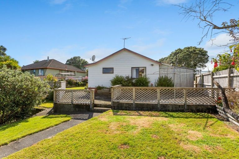 Photo of property in 122 Glenpark Avenue, Frankleigh Park, New Plymouth, 4310