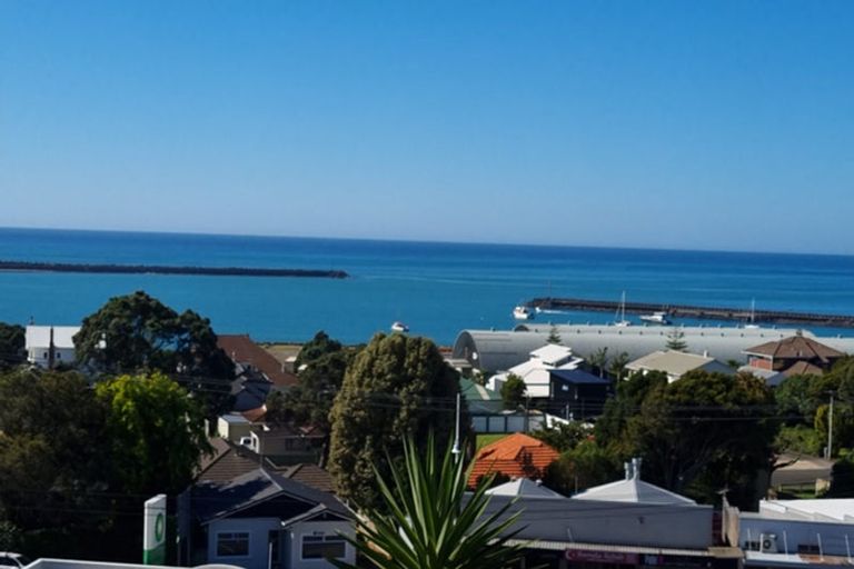 Photo of property in 9 South Road, Moturoa, New Plymouth, 4310