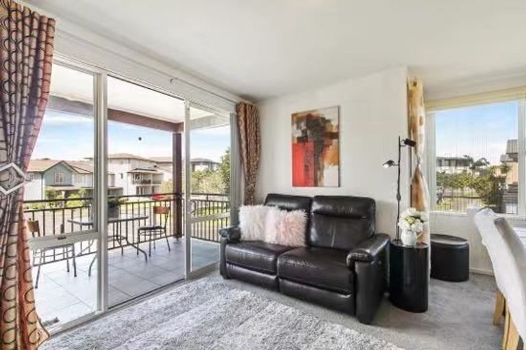 Photo of property in 28 Opito Way, East Tamaki, Auckland, 2013