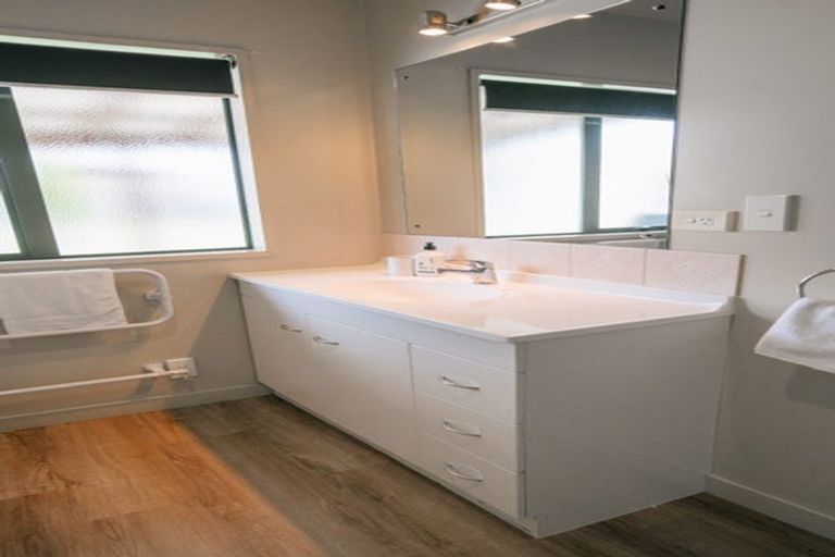 Photo of property in 24 Frye Crescent, Albert Town, Wanaka, 9305