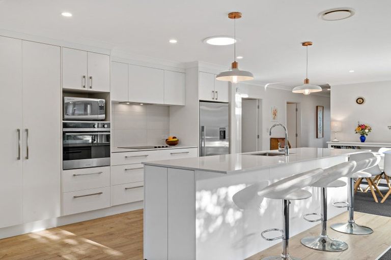 Photo of property in 11 Walnut Road, Riverhead, 0820