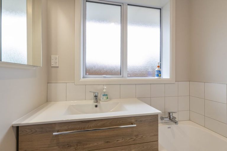 Photo of property in 17 Seagrave Place, Ilam, Christchurch, 8041