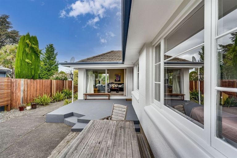 Photo of property in 33 Manor Place, Bryndwr, Christchurch, 8053