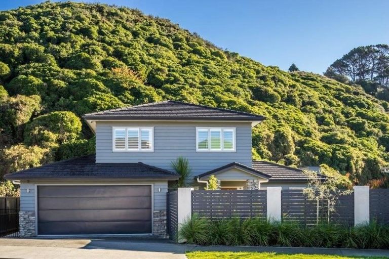 Photo of property in 202 Westchester Drive, Churton Park, Wellington, 6037
