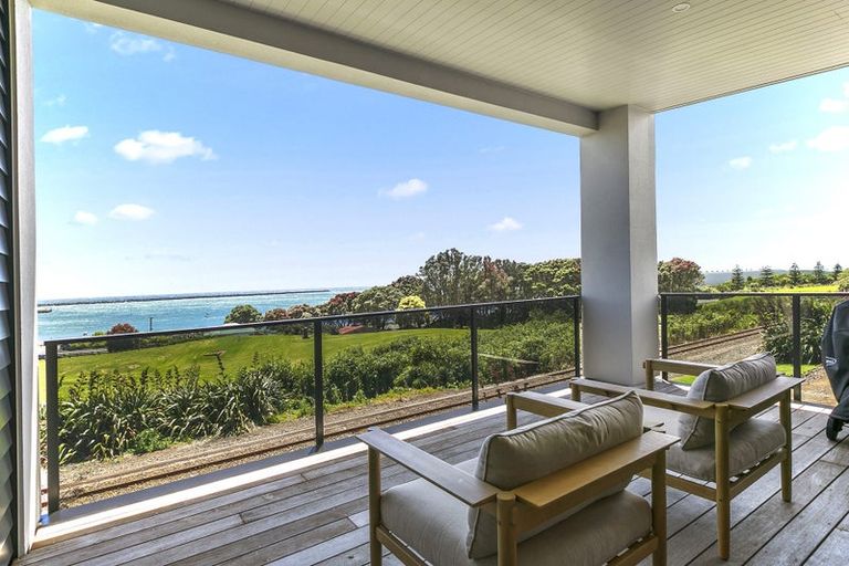 Photo of property in 9 Bayly Road, Moturoa, New Plymouth, 4310