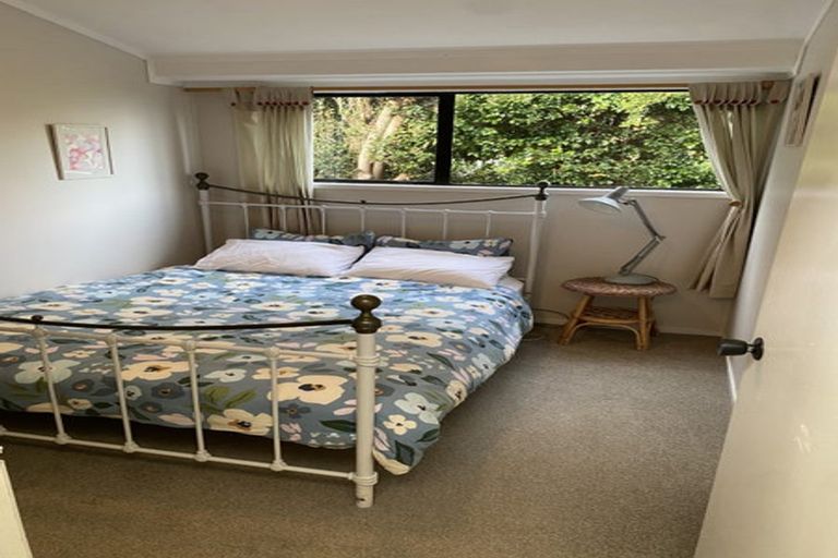 Photo of property in 1/20 Colonial Road, Birkenhead, Auckland, 0626