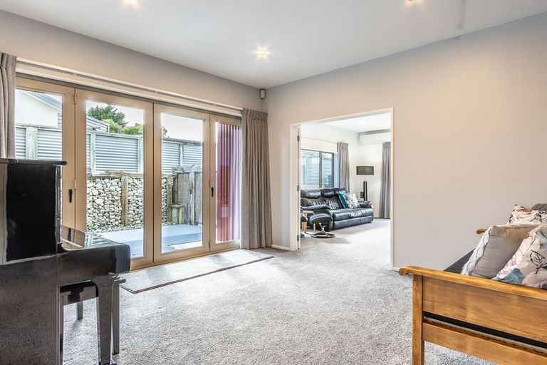 Photo of property in 61 Quadrant Heights, Paraparaumu, 5032