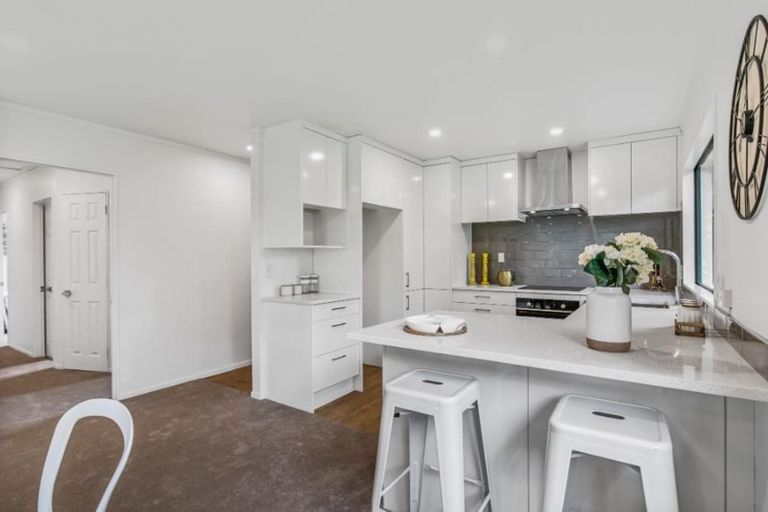 Photo of property in 2/73 Bond Crescent, Forrest Hill, Auckland, 0620