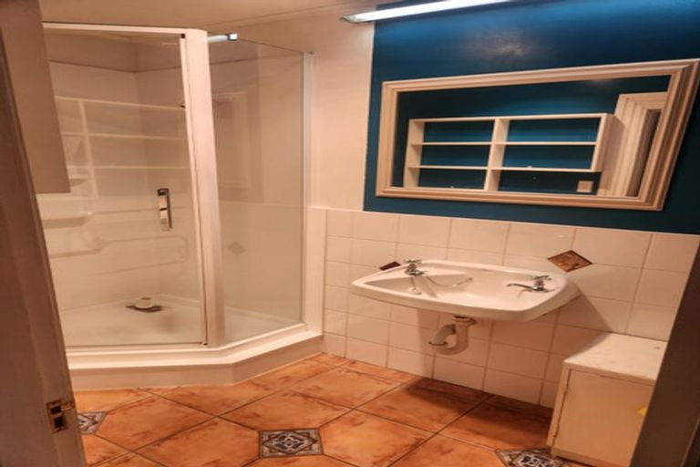 Photo of property in 56 Kelburn Parade, Kelburn, Wellington, 6012