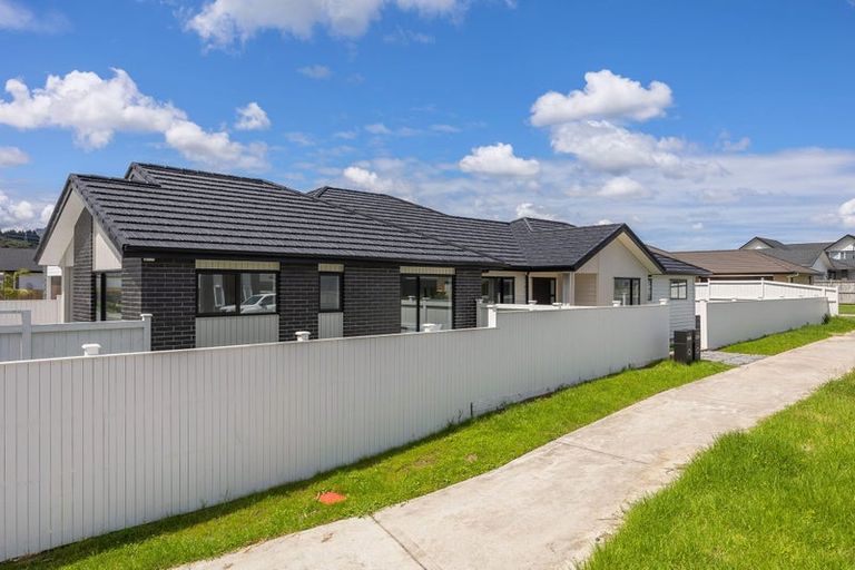 Photo of property in 14 Madden Avenue, Kumeu, 0810