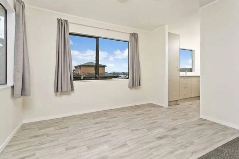 Photo of property in 2/2 Woodall Place, Totara Vale, Auckland, 0627