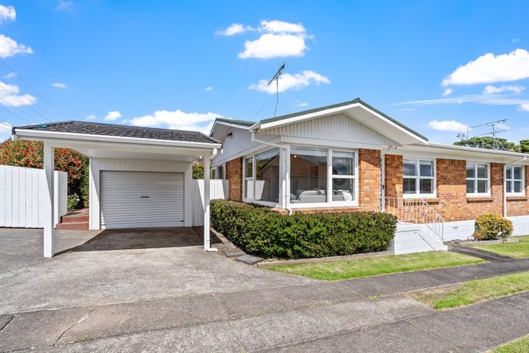 Photo of property in 1/49 Shakespeare Road, Milford, Auckland, 0620