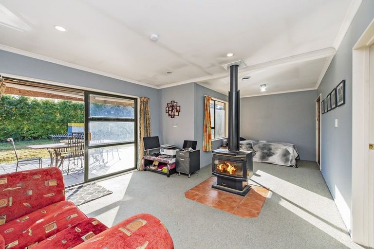 Photo of property in 17 Sarsfield Street, Southbridge, 7602