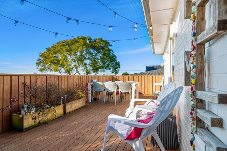 Photo of property in 12a Seaview Road, Otumoetai, Tauranga, 3110