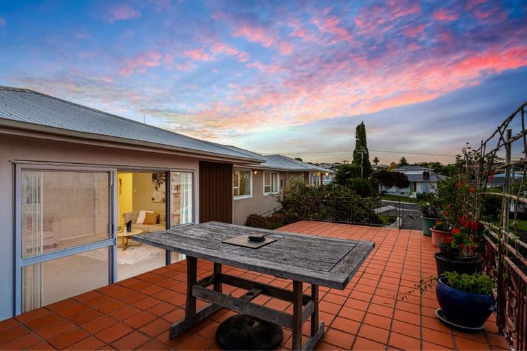 Photo of property in 33 Tiroroa Avenue, Te Atatu South, Auckland, 0610