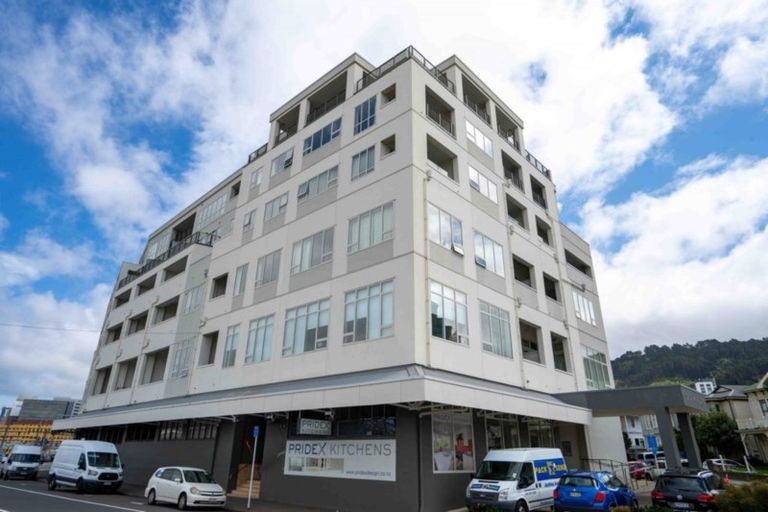 Photo of property in Stadium Garden Flats, 418/107 Thorndon Quay, Pipitea, Wellington, 6011