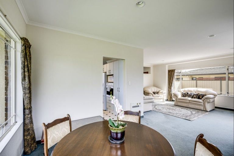 Photo of property in 19 Addington Place, Taradale, Napier, 4112