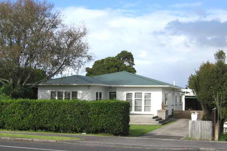 Photo of property in 86 Matipo Road, Te Atatu Peninsula, Auckland, 0610
