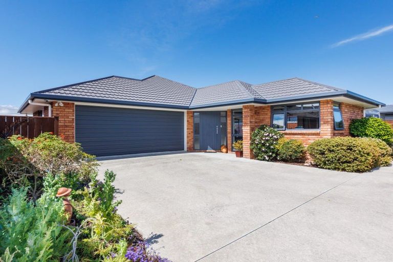 Photo of property in 14 Lorenzo Place, Kelvin Grove, Palmerston North, 4414