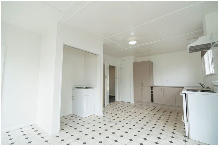 Photo of property in 71 Queenwood Road, Levin, 5510