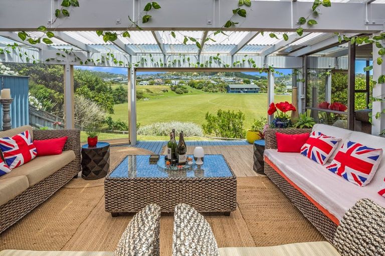 Photo of property in 39 Saunders Close, Whitby, Porirua, 5024