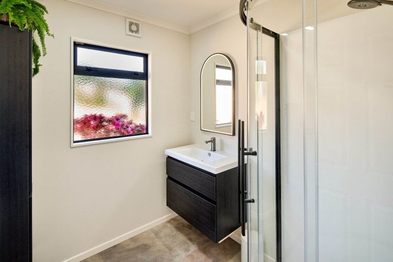 Photo of property in 122 Woodman Drive, Tawa, Wellington, 5028