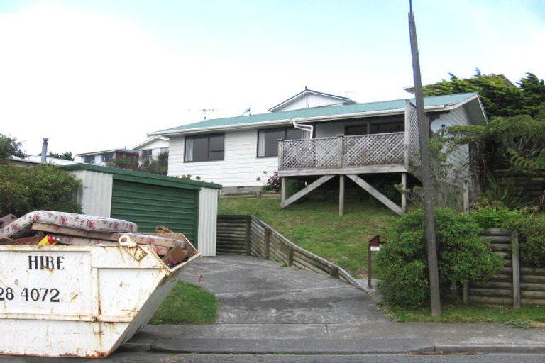 Photo of property in 21 Rice Crescent, Newlands, Wellington, 6037