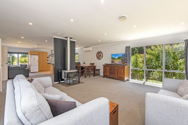 Photo of property in 37 County Heights Drive, Aokautere, Palmerston North, 4471