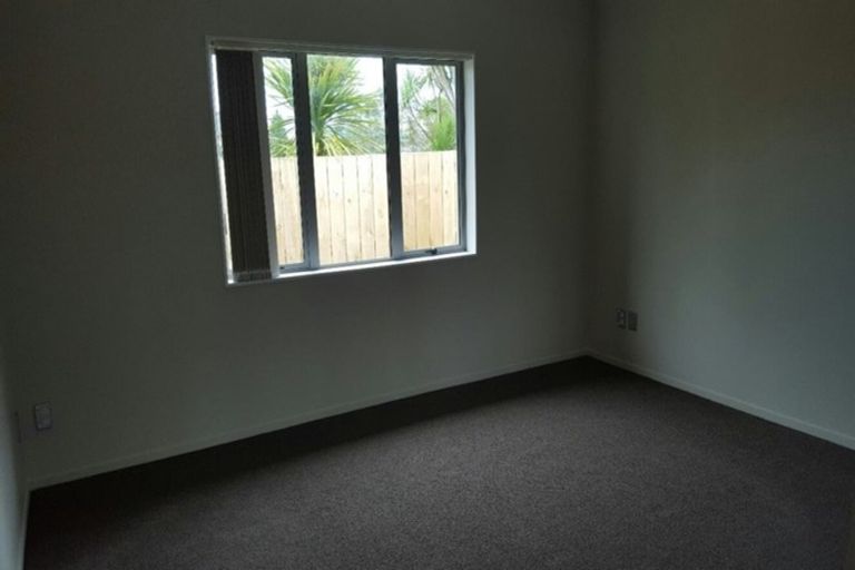 Photo of property in 13 Thomas Rea Place, Te Atatu South, Auckland, 0610
