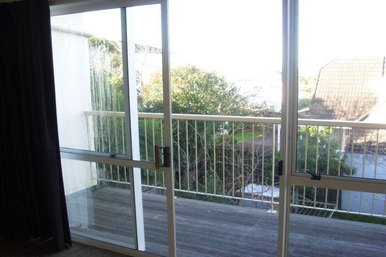 Photo of property in 2/268a Onewa Road, Birkenhead, Auckland, 0626