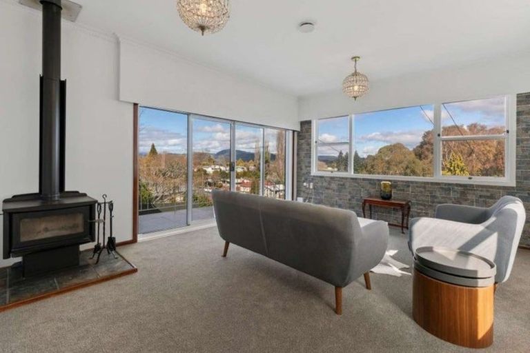Photo of property in 90 Kawaha Point Road, Kawaha Point, Rotorua, 3010