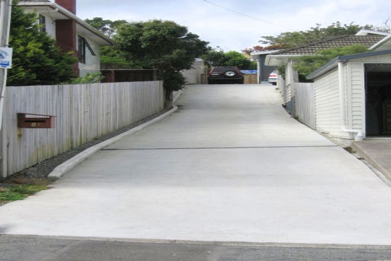 Photo of property in 6a Warrington Grove, Newlands, Wellington, 6037