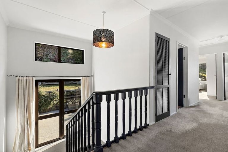 Photo of property in 44 Wynyard Crescent, Fernhill, Queenstown, 9300