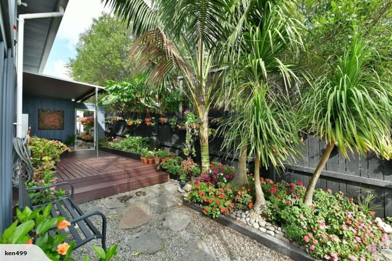 Photo of property in 112a Pacific Parade, Army Bay, Whangaparaoa, 0930