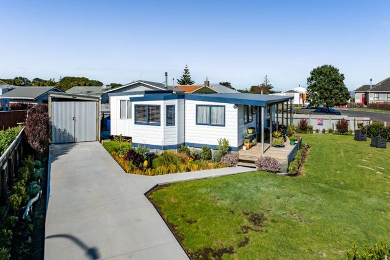 Photo of property in 13 Hickey Place, Opunake, 4616