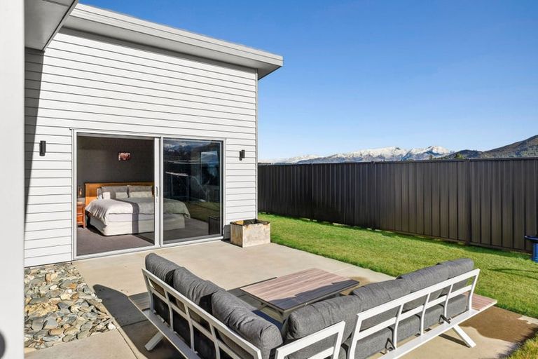 Photo of property in 16 Isthmus Place, Lake Hawea, Wanaka, 9382