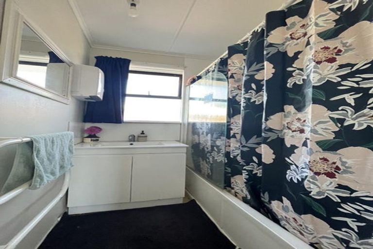 Photo of property in 114 Driver Crescent, Cannons Creek, Porirua, 5024