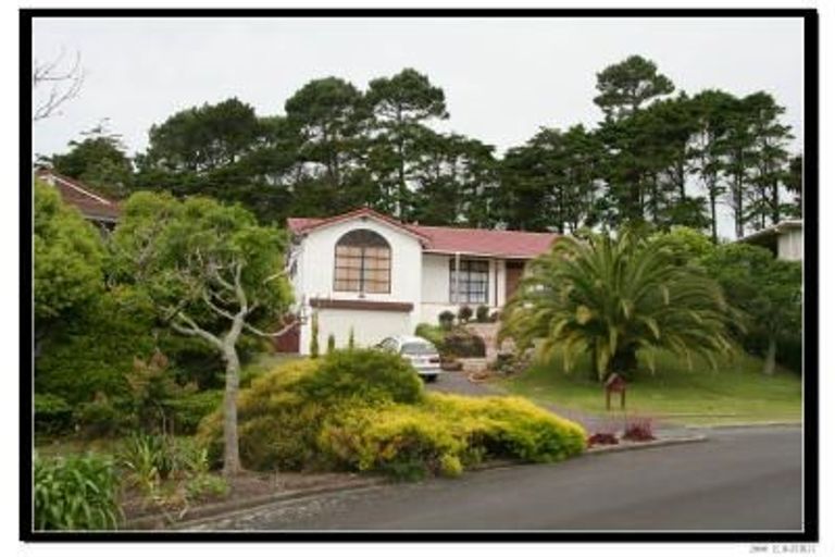 Photo of property in 15 Longwood Place, Forrest Hill, Auckland, 0620