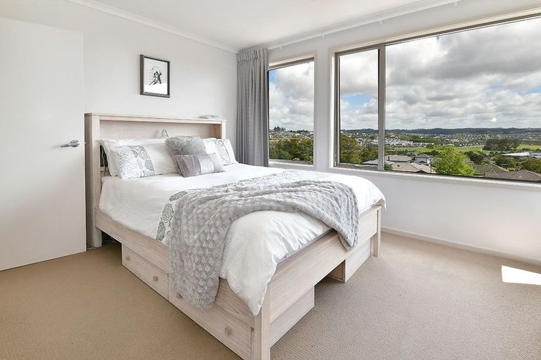 Photo of property in 9 Seagate Place, Red Beach, 0932